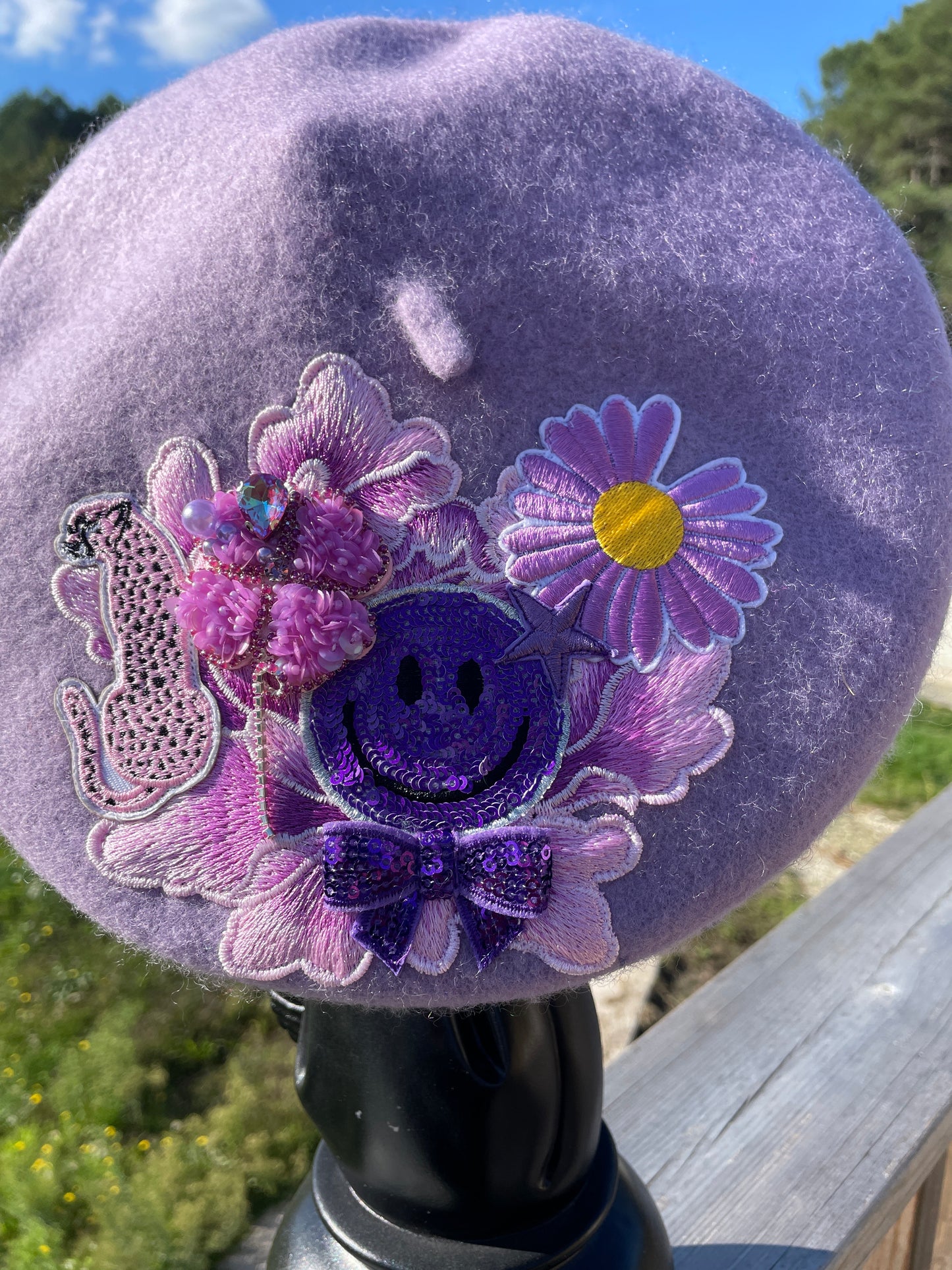 Béret en laine customisé "Purple Mood"