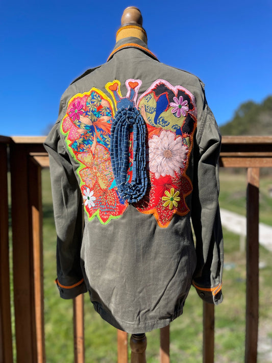 Veste Treillis militaire customisée “Rêveries d’un papillon Bohème”