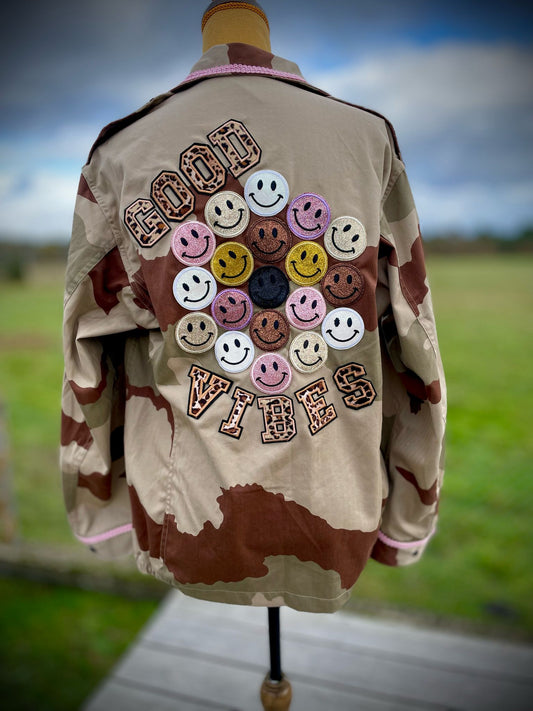 Veste Treillis militaire customisée ”Good Vibes”