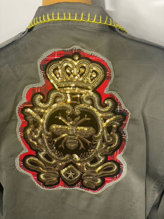 Veste Treillis militaire customisée “Abeille et Royal Karma”