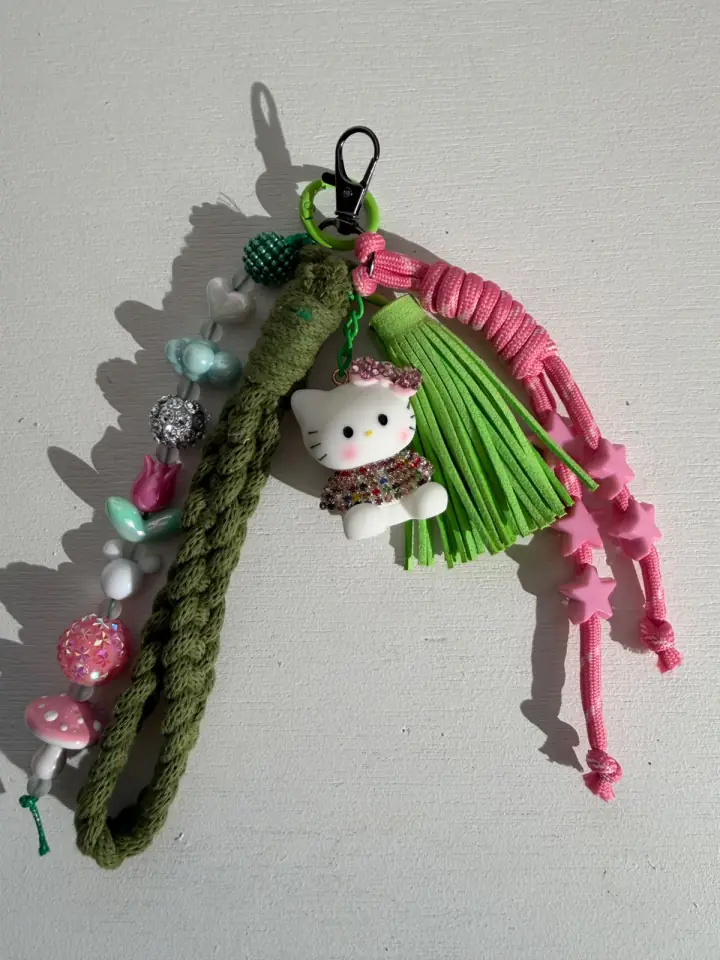 Gris-gris vert et rose MissPom' avec petite poupée