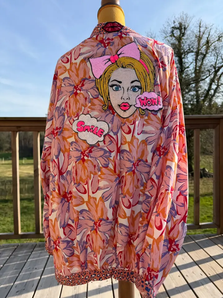Kimono orange MissPom' avec grand portrait de femme au dos