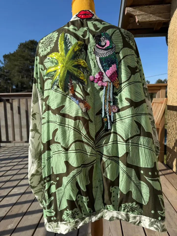 Kimono vert jungle MissPom' présenté de dos