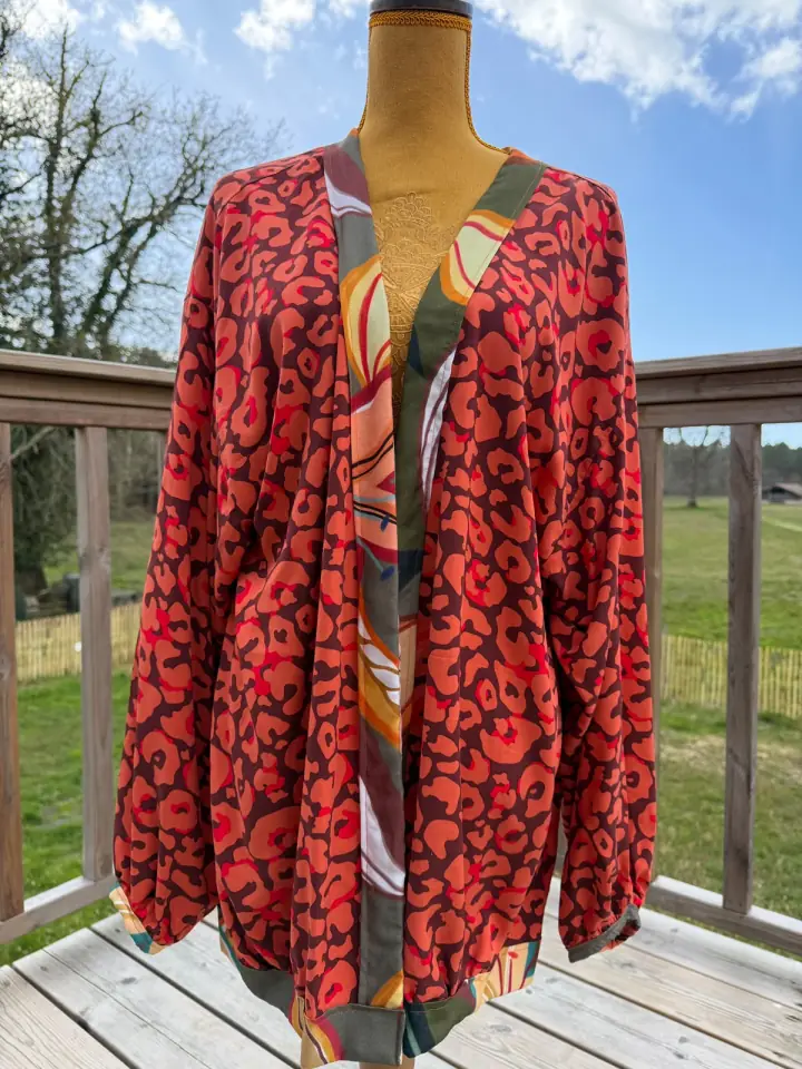 Kimono rouge et léopard MissPom' vu de face
