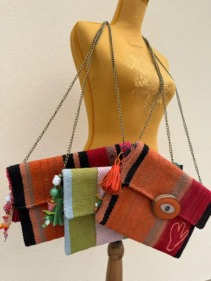 Trio de sacs nomades MissPom' suspendus sur un mannequin