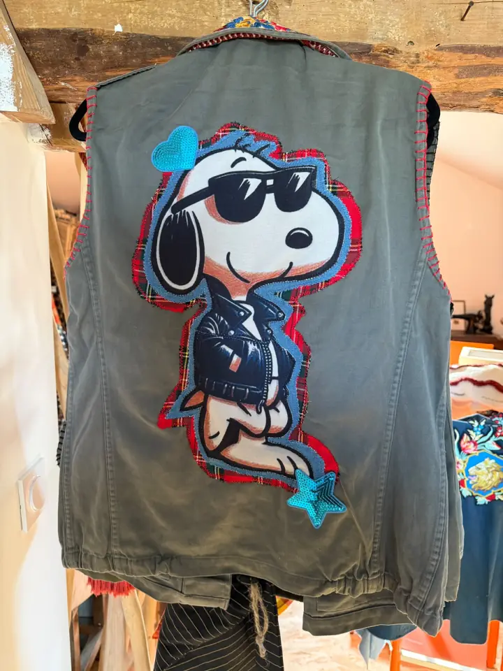 Gilet gris MissPom' avec personnage Snoopy au dos