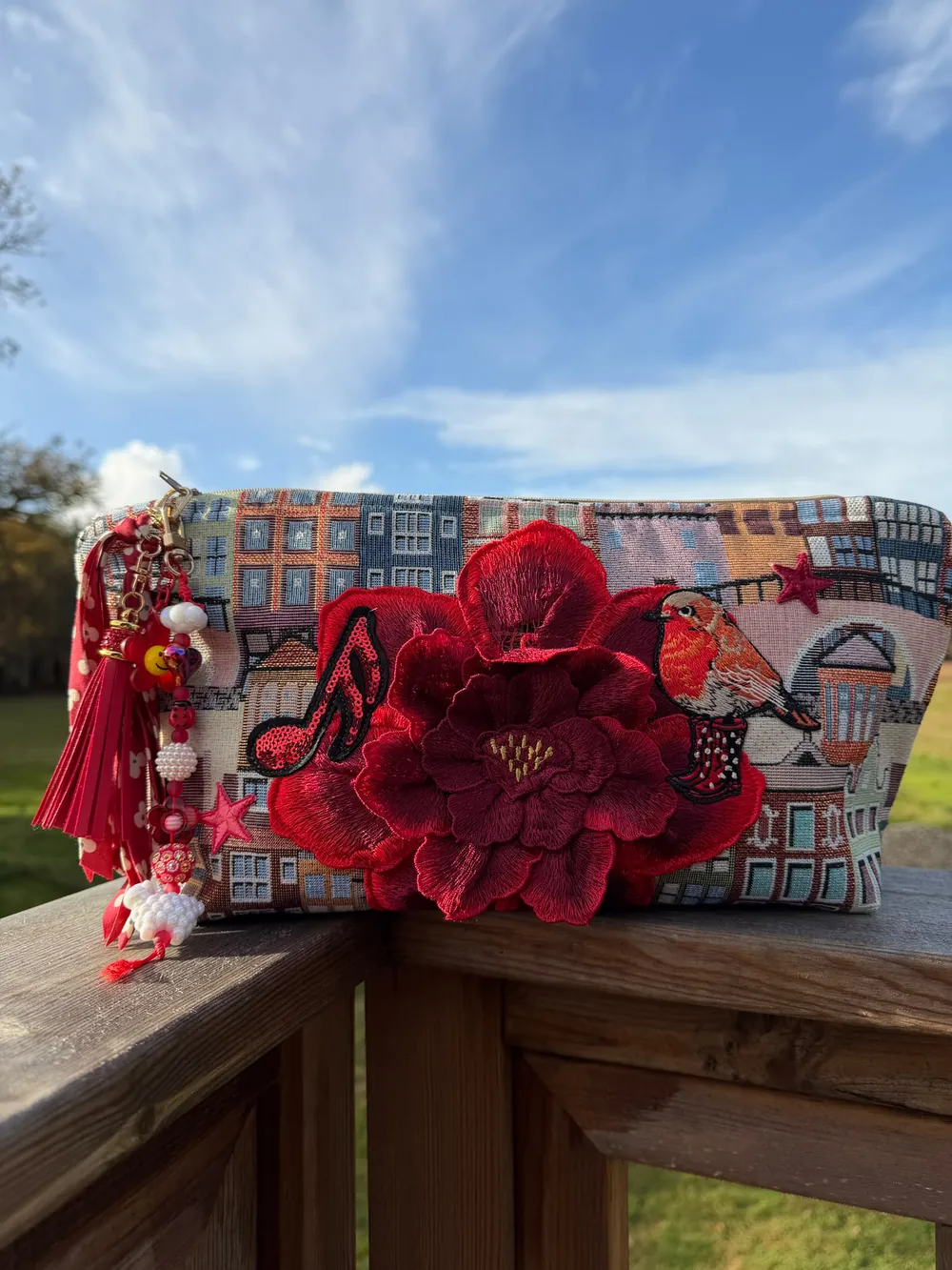 Pochette Rose Urbaine à grande fleur rouge