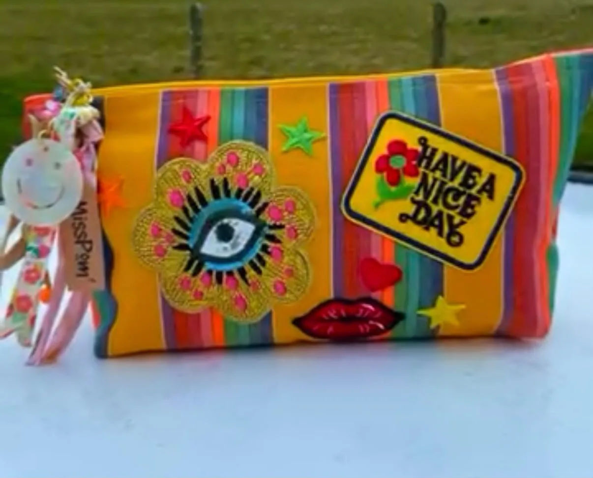 Pochette colorée MissPom' partie à Aix-les-Bains