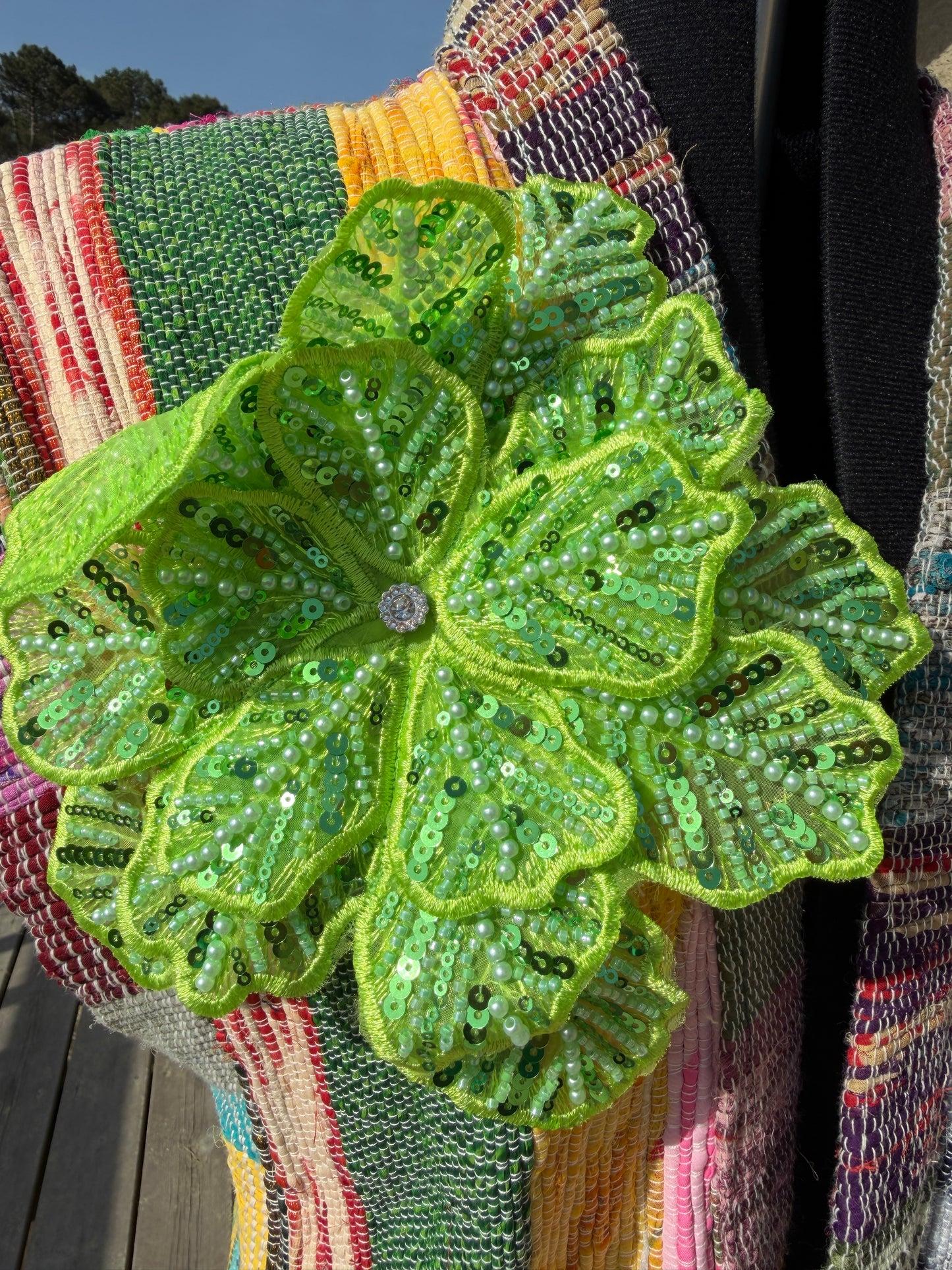 Vert prairie - Gilet coloré customisé femme - Esprit bohème   – pièce unique – création MissPom’