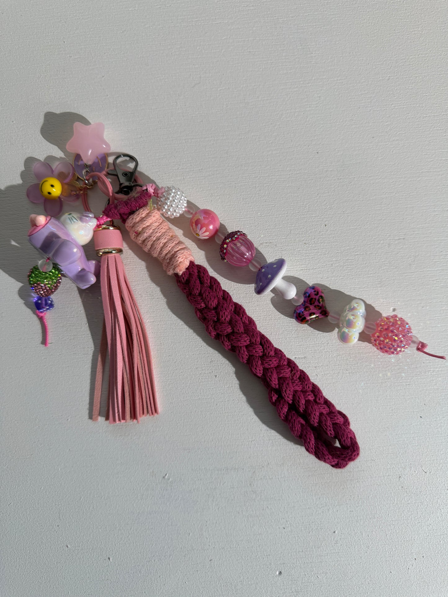 Bijou de sac coloré - Grigri - porte-clés - " Chat décolle parme" -  pièce unique