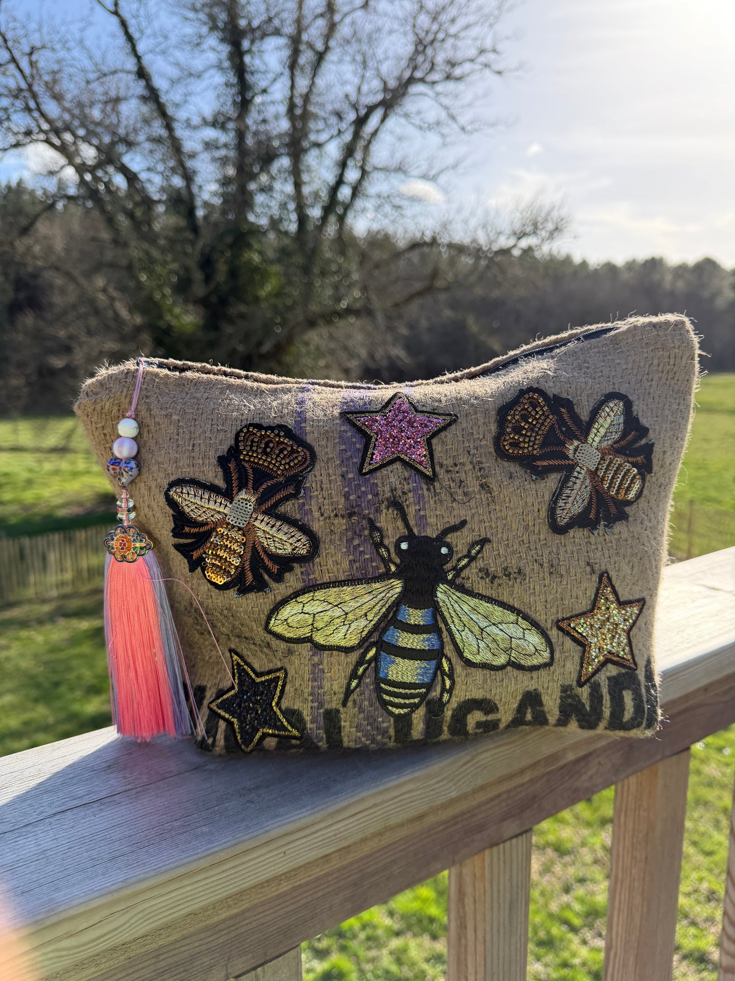 Pochette  femme - "BZZZ" - toile de jute - pièce unique