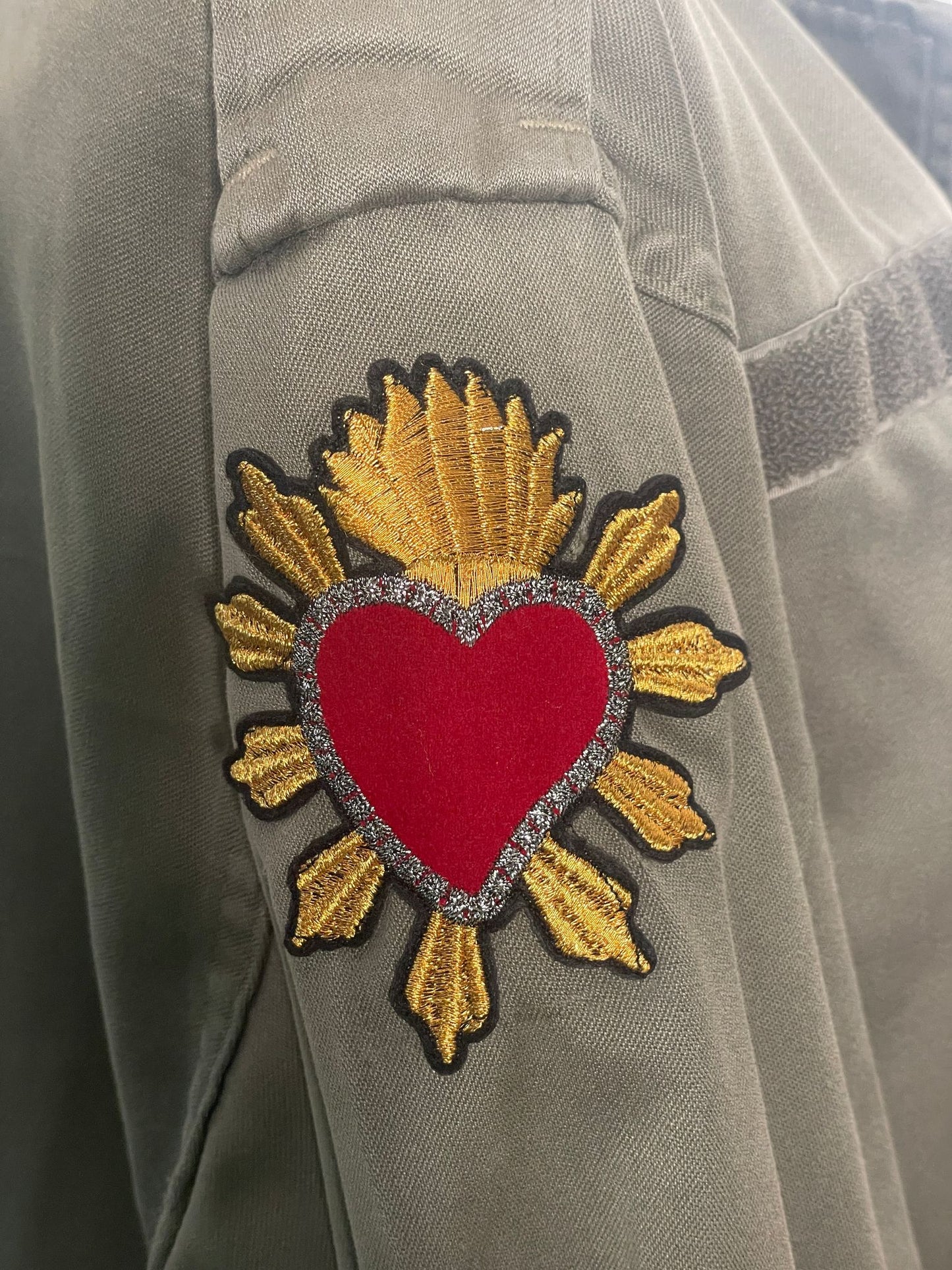 Veste Treillis militaire customisée   “Abeille et Royal Karma”